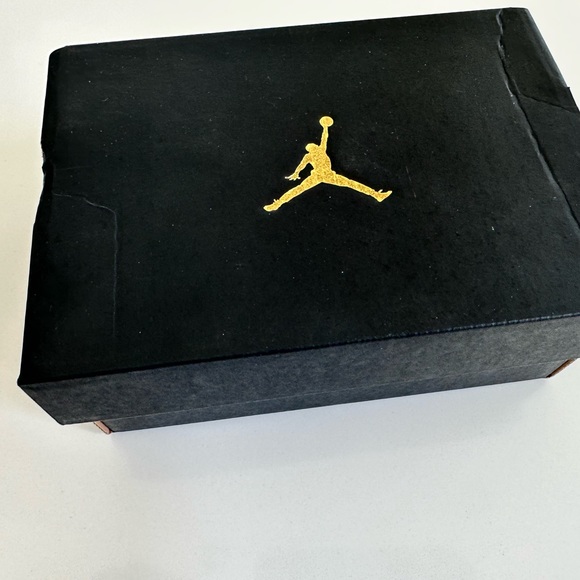 New Jordan black kids 8 c ( final sale no return ) - Picture 2 of 6